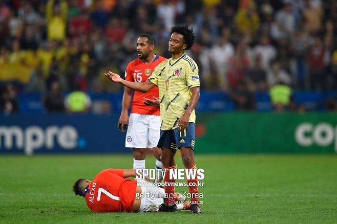 ▲ 또 부상 당하고 고통을 호소하는 알렉시스 산체스(등번호 7번이 보이는 인물)