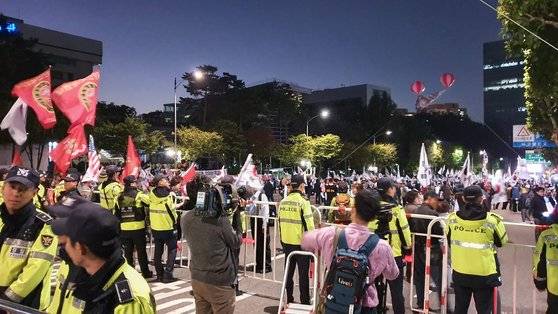 지난 10월 12일서초동에선 조국 사퇴를 요구하는 집회도 열렸다. 안혜리 기자