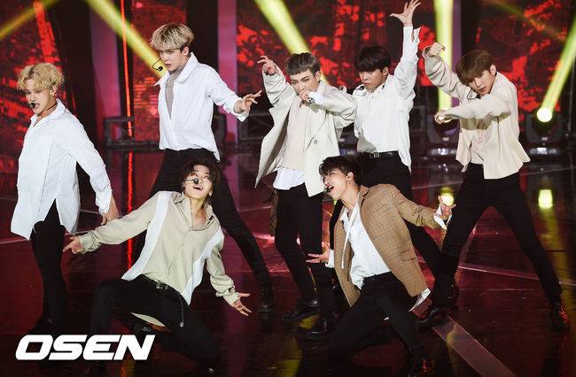 [OSEN=박준형 기자]15일 오후 서울 마포구 상암동 SBS 프리즘타워 오디토리움서 SBS MTV '더 쇼' 생방송이 진행됐다.  MTV Asia 채널을 통해 총 20개국에 동시 생방송 되는 '더쇼'는 3YE, AB6IX, ATEEZ, Kei (김지연), W24, 드림캐쳐, 레이디스 코드, 서제이, 세러데이, 온앤오프 (ONF), 원어스(ONEUS), 정대현, 정세운, 퍼플백(PurpleBeck)이 출연한다.  그룹 에이티즈가 멋진 무대를 펼치고 있다. /soul1014@osen.co.kr