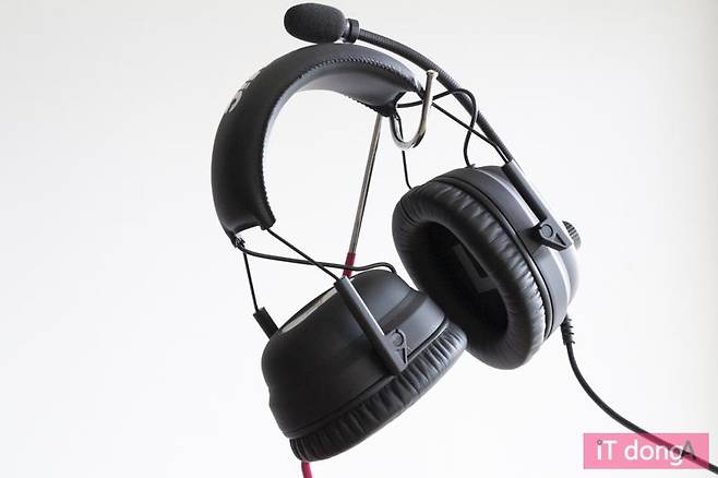 드라이버 하우징이 아래로 90도 회전한다.