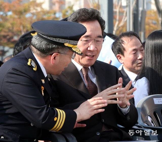 대화하는 이낙연 총리와 민갑룡 경찰청장