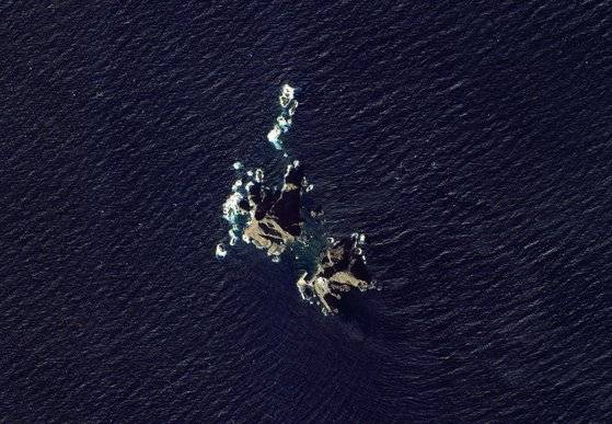 한국항공우주연구원이 '독도의 날'(10월 25일)을 맞아 아리랑위성 3A호가 촬영한 독도 위성사진을 24일 공개했다. 아리랑위성 3A호가 10월 8일 촬영한 가을 독도의 모습이다. [뉴시스]