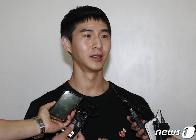 벌금형 밴쯔, 잇포유 대표 사임 법적 책임 끝까지 질 것 | 디스패치 | 뉴스는 팩트다! 벌금형 밴쯔, 잇포유 대표 사임 법적 책임 끝까지 질 것