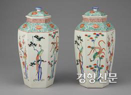 백자 채색 꽃·새무늬 육각 항아리. 일본의 도자문화는 조선의 장인과 도자기술이 밑거름이 되어 발전했다.|규슈국립박물관 소장