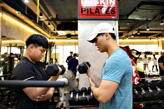 황 선수에 따르면, 일반적으로 씨름 선수는 큰 경기를 앞두고는 격한 대결 연습을 하지는 않는다.다만 헬스장에서 규칙적인 근력 운동으로 경기 당일을 위한 감 유지, 체력 단련에 집중한다.