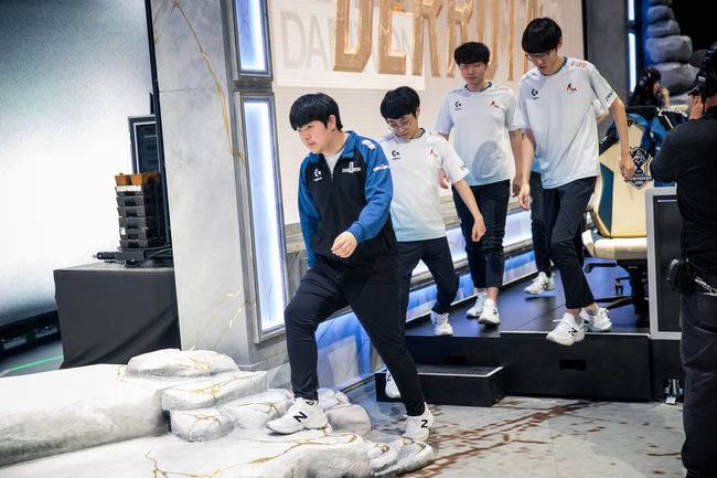 담원 게이밍 선수단. /사진=라이엇 게임즈 제공