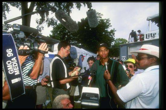 타이거 우즈는 1996년 프로 데뷔전 그레이터밀워키오픈에서 홀인원을 터뜨렸다.