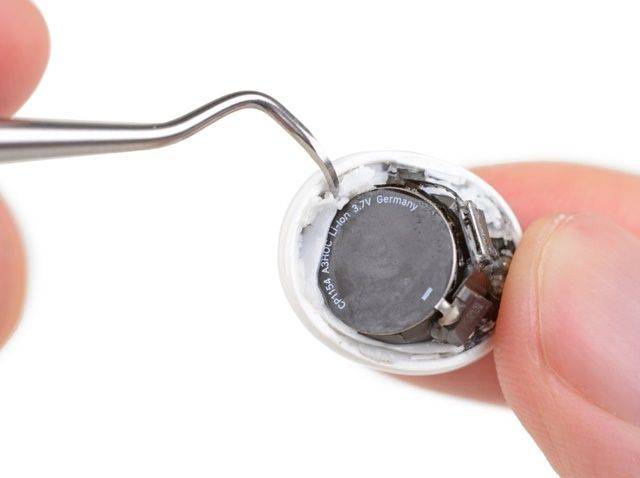 에어팟 프로 내부 배터리 (사진=아이픽스잇)