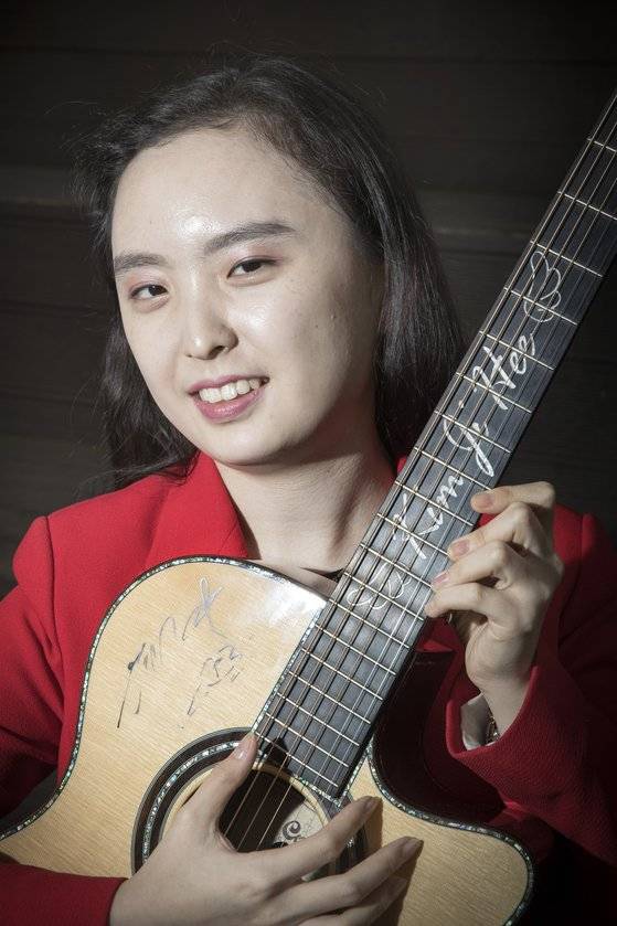 지희씨의 꿈은 '희망을 전하는 기타리스트'가 되는 것이다. 장진영 기자