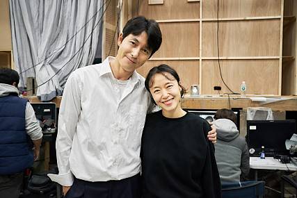 '지푸라기라도 잡고 싶은 짐승들'의 정우성-전도연 [메가박스플러스엠 제공]