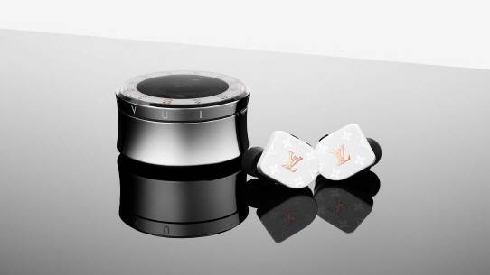 루이비통 호라이즌 이어폰 화이트 컬러.(사진=루이비통  공식 홈페이지)