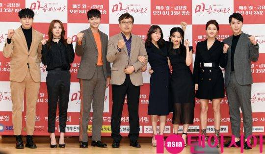 배우 송인국(왼쪽부터), 안예인, 서도영, 윤류해 감독, 심이영, 한가림, 이슬아, 최우석이 7일 오전 서울 목동 SBS홀에서 열린 SBS 새 아침드라마 ‘맛 좀 보실래요’ 제작발표회에 참석했다. /조준원 기자 wizard333@