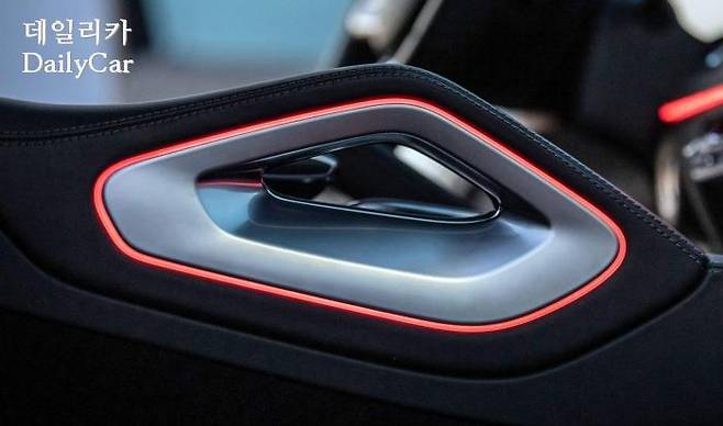 오각형 그립을 가진 센터 콘솔