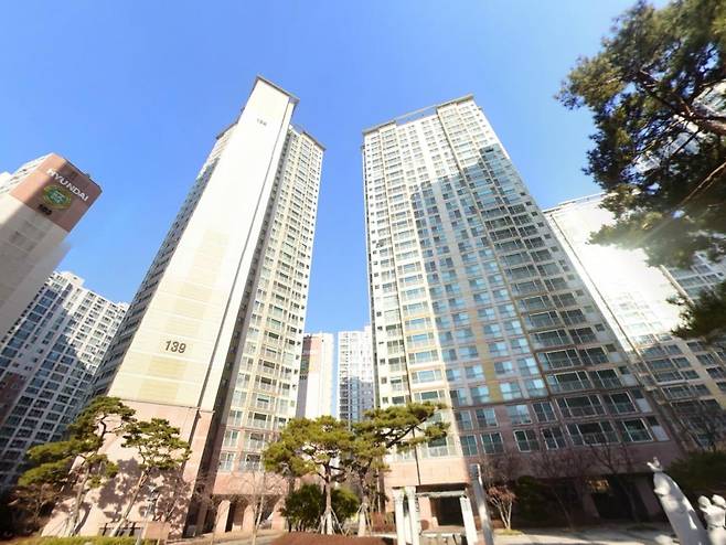 △강동롯데캐슬퍼스트 [이미지 = 네이버 로드뷰 캡쳐]