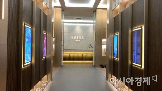 롯데 르엘 캐슬 갤러리 입구 전경. 사진 = 김현우 PD