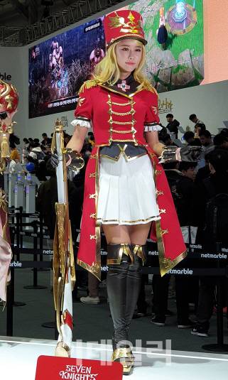 세븐나이츠 레볼루션 코스프레를 한 모델. 사진=노재웅 기자