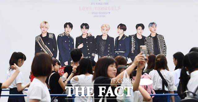 방탄소년단(BTS) 해외공연을 사칭한 50억대 사기 사건이 발생해 파문이 일고 있다. 사진은 BTS의 일본 시즈오카 공연(BTS Speak Yourself Shizuoka) 현장 모습. /더팩트 DB