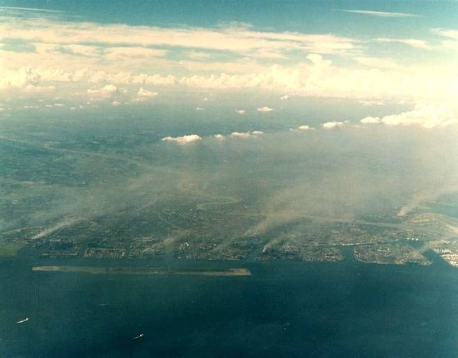 과거 1960~70년대 대기오염이 극심했을 때의 가와사키 시. [사진 가와사키 시]