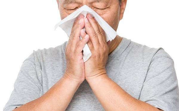 뜨거운 수건으로 코를 덮으면 가래가 쉽게 밑으로 내려간다./사진=클립아트코리아