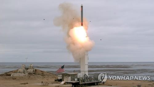 미국이 INF 탈퇴 직후인 지난 8월 캘리포니아주 샌니콜러스섬에서 재래식으로 설정된 지상발사형 순항 미사일을 시험 발사하고 있다. [epa=연합뉴스 자료사진]