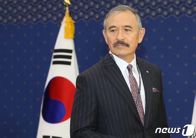 해리 해리스 주한 미국대사가 6일 오전 서울 종로구 외교부로 들어서고 있다. 2019.11.6/뉴스1 © News1 성동훈 기자