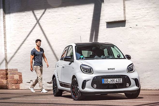 스마트가 2020 스마트 EQ 포포를 공개했다.