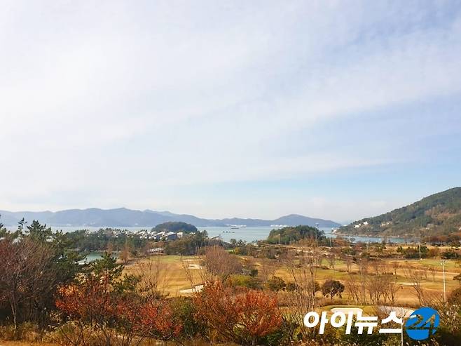 아난티 남해 골프장과 그랜드 빌라 전경 [사진=장유미 기자]