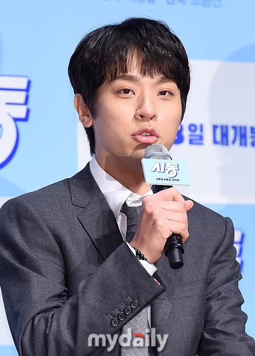 ▲ 박정민 '환한 조명 받으며'