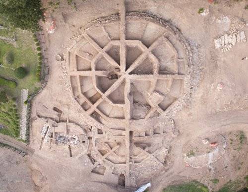 비화가야 고분 축조기법 드러났다 창녕 교동과 송현동 고분군. 위쪽 중앙이 39호분, 아래가 63호분. 63호분 옆은 각각 38호분과 62호분. 2019.11.28 [국립가야문화재연구소 제공. 재판매 및 DB 금지]