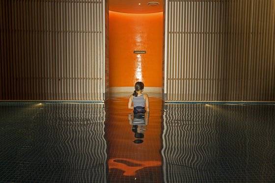 지하 3층 실내 온천의 성인풀. 지하 600m에서 끌어올린 온천수를 사용한다. 백종현 기자