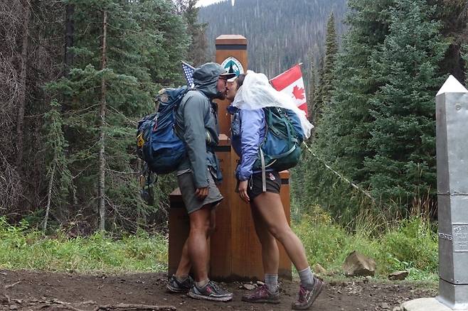 2018년 PCT 북쪽끝. 미국, 캐나다 국경에서. [사진 두두부부]