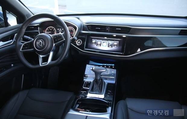 중국 동풍자동차그룹 동풍소콘이 만든 중형 SUV '펜곤 ix5' 실내 모습. 사진=오세성 한경닷컴 기자