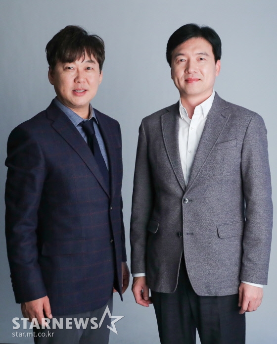 (왼쪽부터) 가수 변진섭, 시인 강원석 /사진=이기범 기자