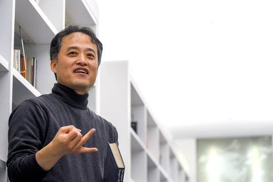 김정희 현대자동차그룹 에어랩 실장(상무)이 지난달 20일 처음으로 언론 인터뷰에 응했다. 그는 '"애플처럼 하드웨어와 소프트웨어 모두 경쟁력을 갖는 게 현대차그룹 인공지능(AI) 연구의 목표"라고 말했다. [사진 현대자동차그룹]