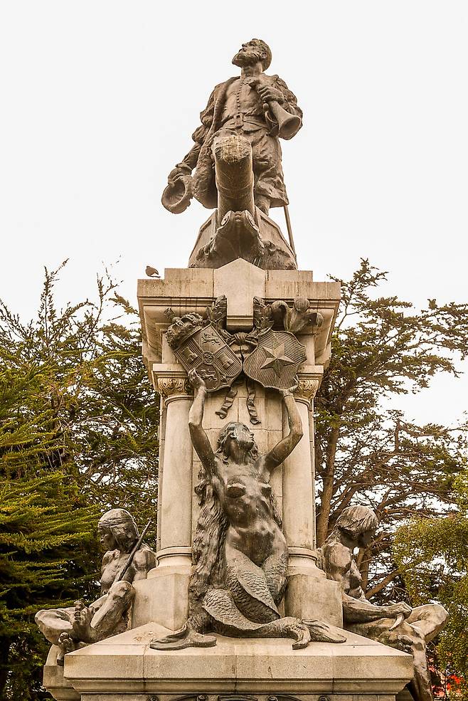 푼타아레나스시 아르마스 광장에 있는 마젤란 동상. 사진 노동효 제공