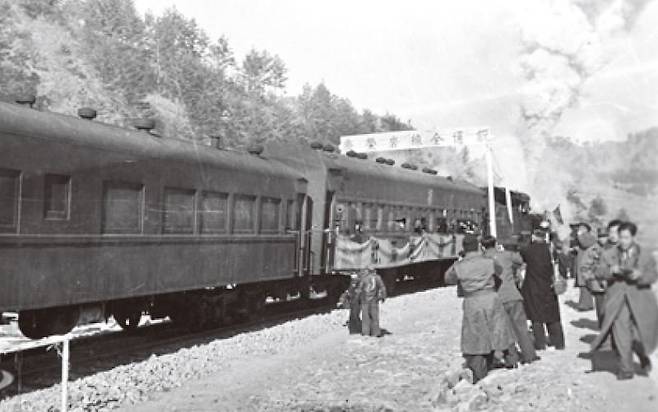 (사진 13) 1955년 12월 영암선 영주~철암 전구간 개통. [출처 한국철도공사]