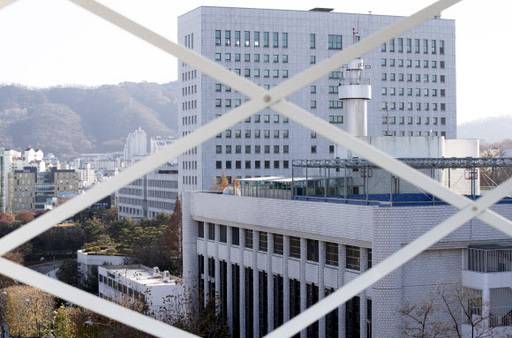 5일 오후 서울 서초구 누에다리에서 본 대검찰청과 서초서의 모습. 연합뉴스