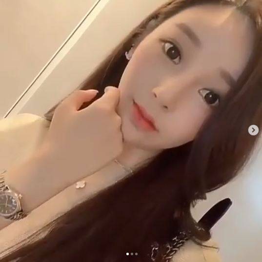 ▲ 오디션 프로그램 조작 사태를 다뤄 논란의 중심에 선 웹툰 '여신강림' 야옹이 작가. 출처ㅣ야옹이 작가 SNS