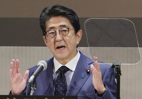 (도쿄 교도=연합뉴스) 아베 신조(安倍晋三) 일본 총리가 13일 도쿄에서 열린 내외정세조사회에서 강연하고 있다.  2019.12.14