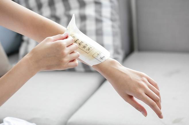 가정에서 간편하게 사용하는 왁스 스트립 /사진=이미지투데이