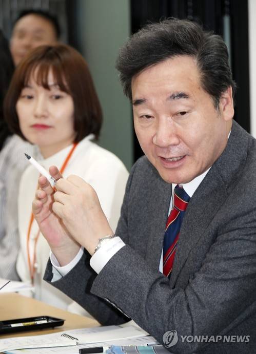 발언하는 이낙연 총리 (서울=연합뉴스) 김승두 기자 = 이낙연 국무총리가 13일 오후 서울 중구 퇴계로의 건강가정·다문화가족지원센터를 방문해 발언하고 있다. 2019.12.13 kimsdoo@yna.co.kr