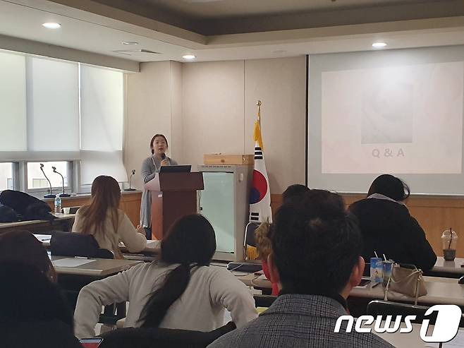 '반려동물 교양강좌'에서 양바롬 원장이 강의를 하고 있다.© 뉴스1 문동주 인턴기자