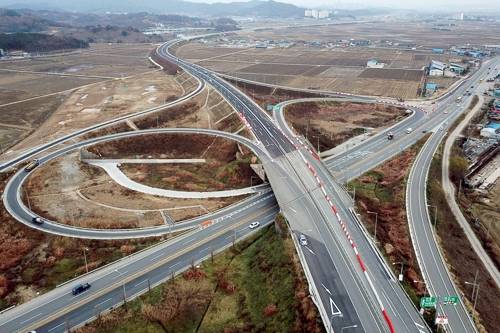 30일 개통되는 아산시 국도 대체 우회도로 [대전지방국토관리청 제공. 재판매 및 DB 금지]