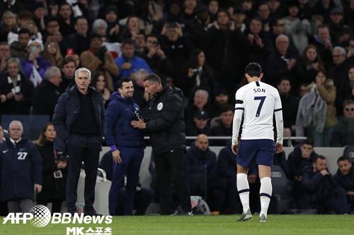 손흥민이 퇴장에 대한 3경기 출전정지를 당하자 토트넘은 항소했다. 영국 유력매체는 이의제기가 부당하다고 판단되면 최대 2배까지 징계가 가중될 수 있다고 경고했다. 사진=AFPBBNews=News1