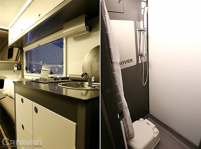 후면 전체를 차지하는 수납장