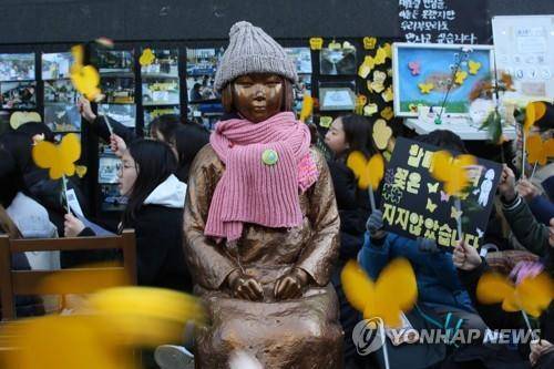 일본군성노예제 문제해결을 위한 정기수요시위 모습  [연합뉴스 자료사진]