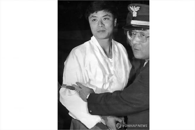 1991년 9월25일 강씨가 3차 공판을 받기 위해 법정에 들어서고 있다. (사진제공=연합뉴스)