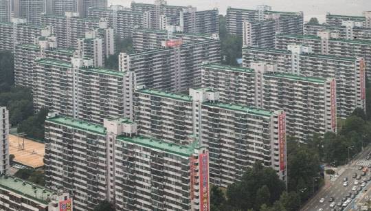 헌법재판소가 재건축 초과이익환수제에 대해 합헌 결정을 내리면서 강남권 주요 단지들이 사업에 큰 타격을 입을 전망이다. 사진은 잠실주공5단지 전경.<연합뉴스>