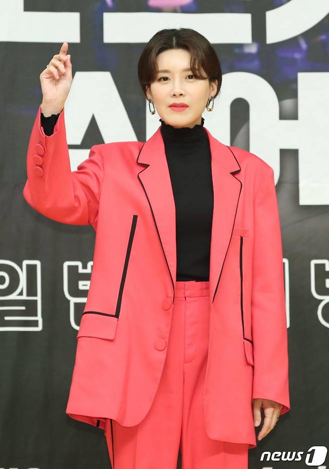 방송인 장도연이 지난 12월 2일 오후 서울 양천구 목동 SBS에서 열린 SBS의 새 토크쇼 '이동욱은 토크가 하고 싶어서' 제작발표회에 참석해 포즈를 취하고 있다./사진=뉴스1