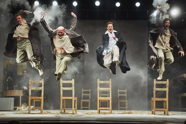 푸시킨의 서사시를 무대로 옮긴 연극 ‘오네긴’. LG아트센터 제공